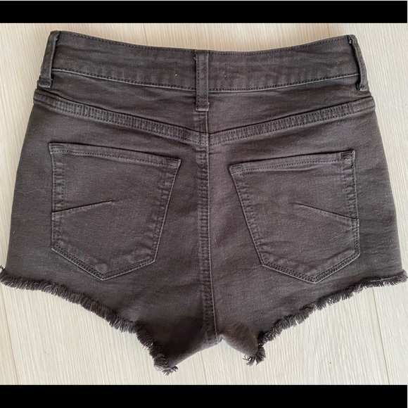 Off black/charcoal Talula shorts from Aritzia - Picture 3 of 3